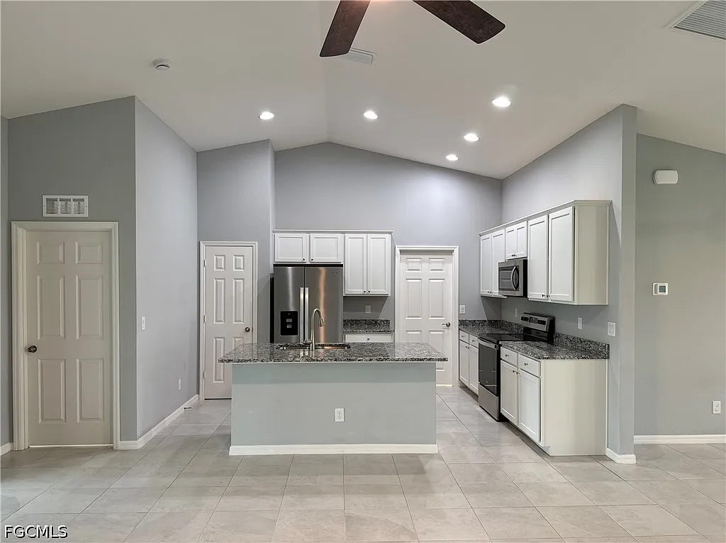 4 bed, 2.0 bath, 1830 sqft, $2,100 — Photo 3