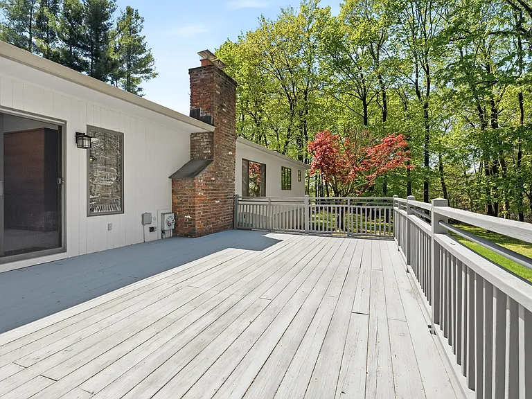 12 Wyeth Ct — Photo 22