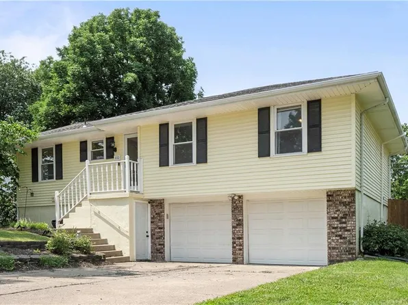 410 NW Shamrock Ave, Lees Summit, MO 64081