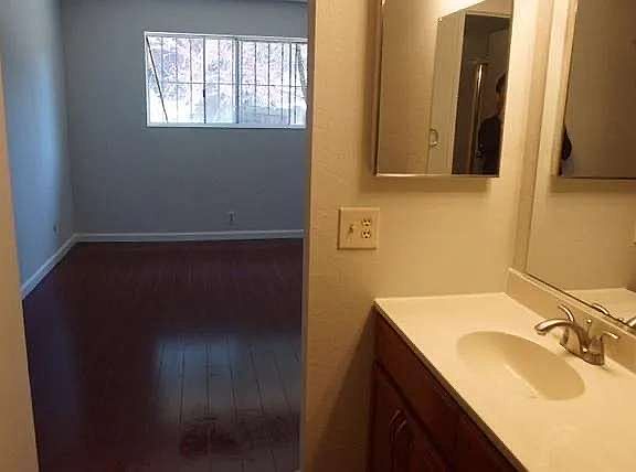 3rd image of 499 Florence St