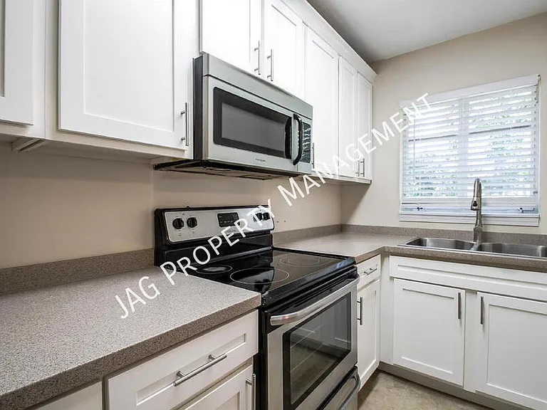 2761 Saint Johns Ave #7 — Photo 2