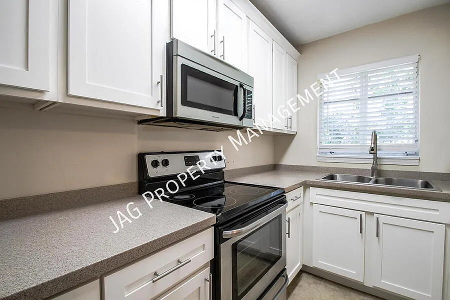 Building Photo - 2761 Saint Johns Ave #7