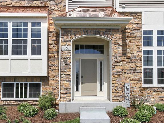 Located on 0301 in Easton Park in Carol Stream, IL