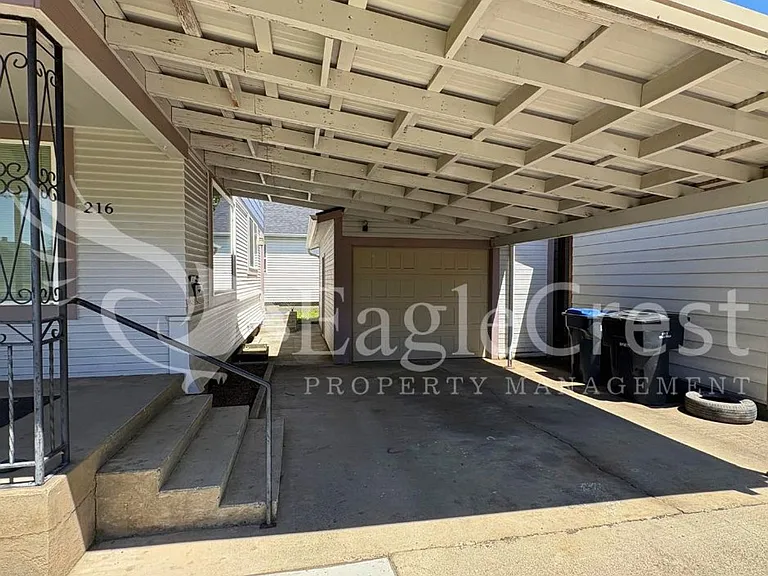 216 N Park St — Photo 7