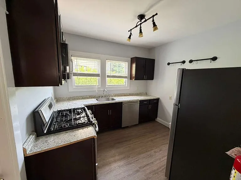 41 Lincoln Ave — Photo 10
