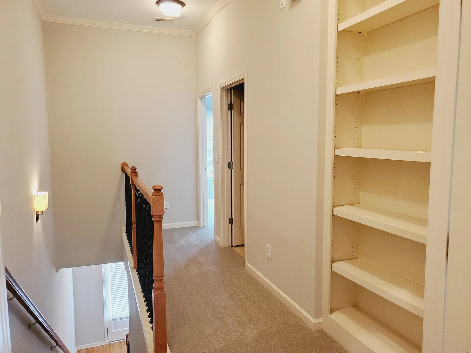 Amazing townhouse in gated community! — Photo 2