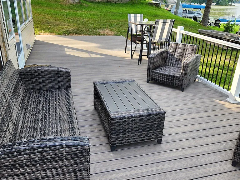 Clearwater Dr — Photo 1