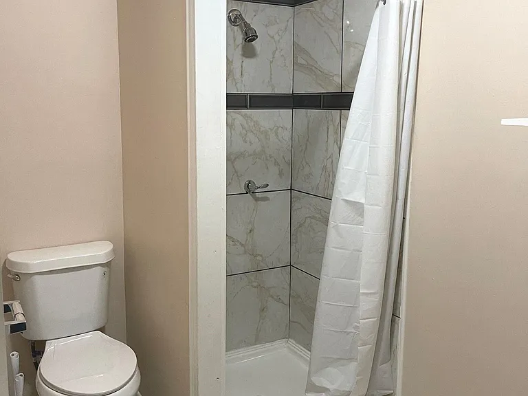 3921 Avenue H — Photo 21