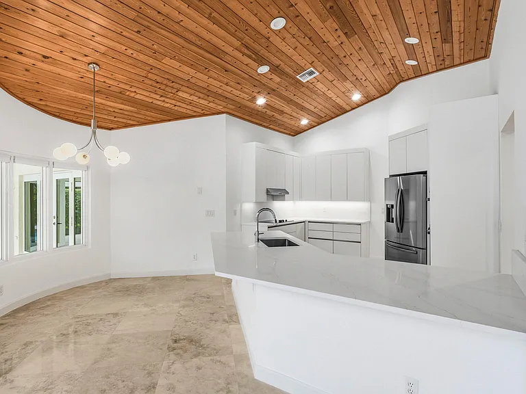 4720 NW 28th Ave — Photo 18