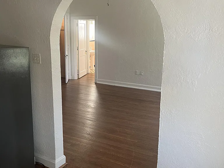 31 E Otterman St S — Photo 3