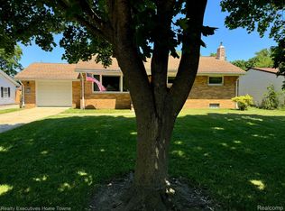 121 Gaige St, Croswell, MI 48422