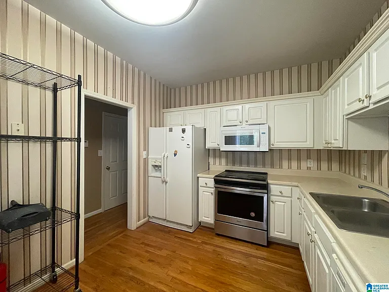 1727 Ashwood Ln — Photo 14