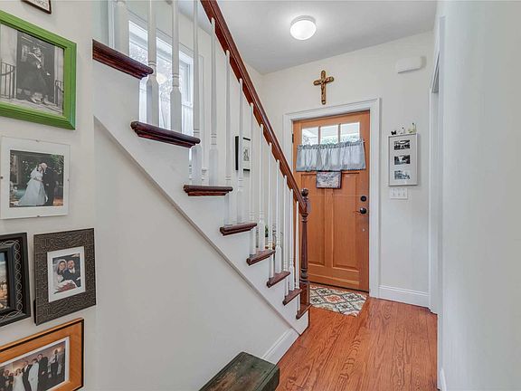 4th image of 71 Maxwell Ave