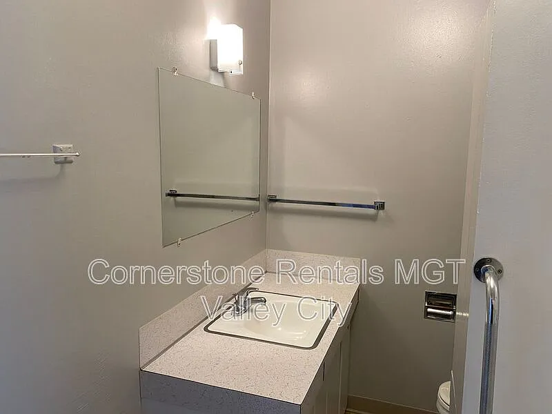 2 bed, 1.0 bath, $800 — Photo 3