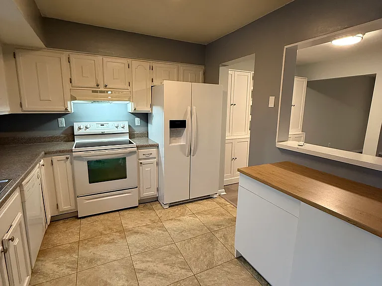 3745 Pendleton Ave — Photo 9