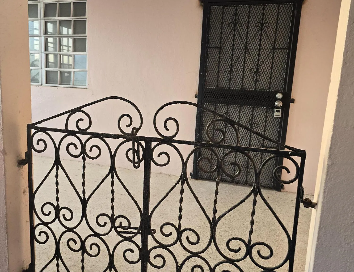 3 bed, 1200 sqft, $1,700 — Photo 4