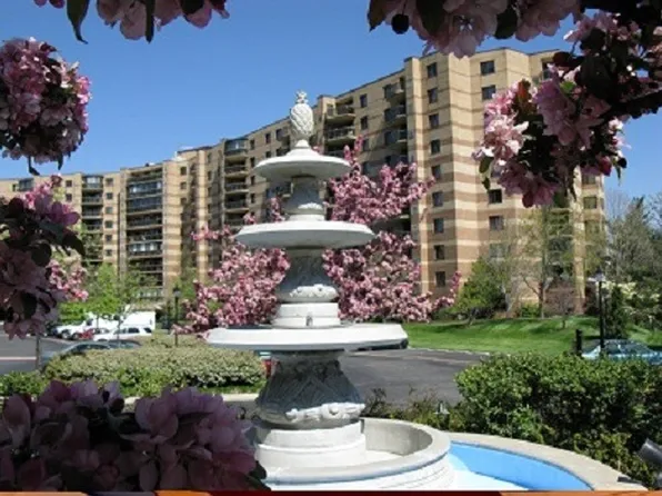 8340 Greensboro Dr APT 726, Mc Lean, VA 22102