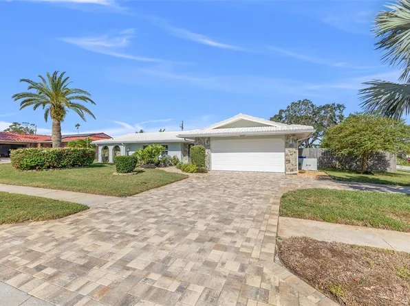 13935 Pinecrest Dr, Largo, FL 33774