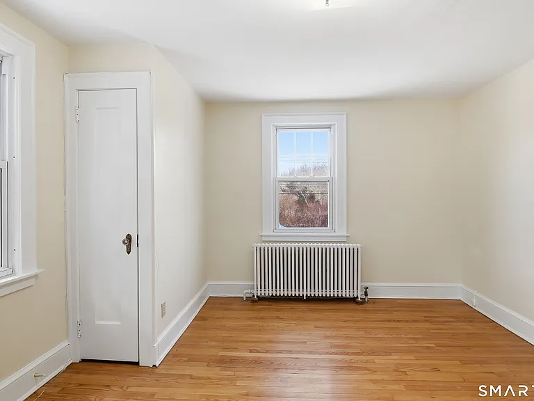 815 E Main St — Photo 30