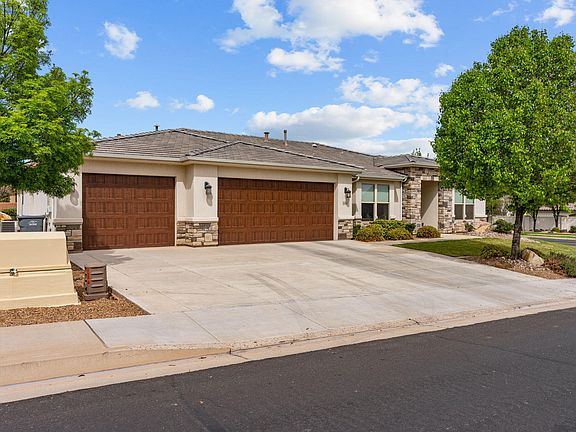 2nd image of 2204 W Courtyard Dr