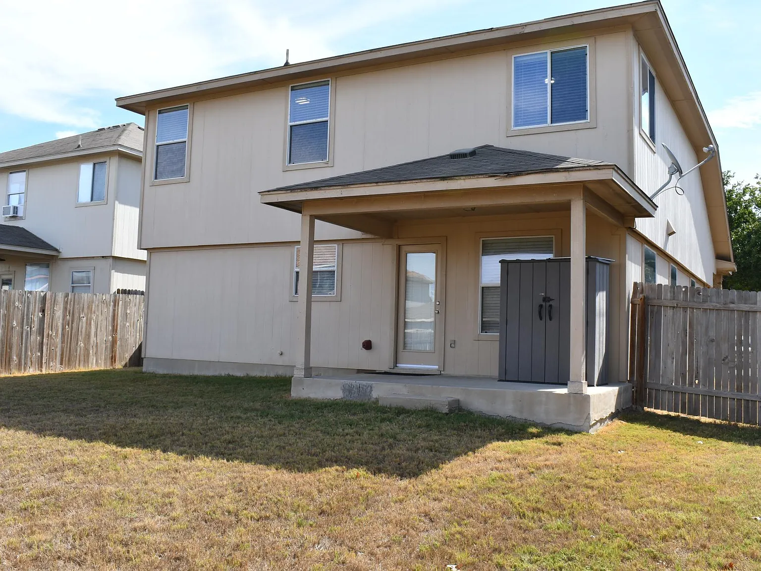 4 bed, 2.5 bath, 2482 sqft, $2,195 — Photo 3