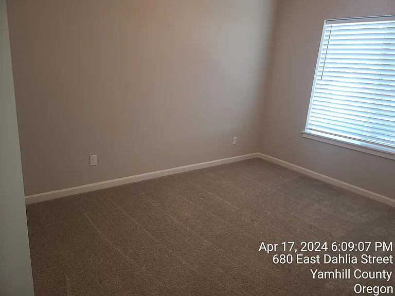 680 Dahlia St — Photo 5