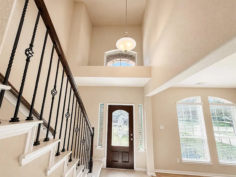 15618 Whisper Woods Dr — Photo 2