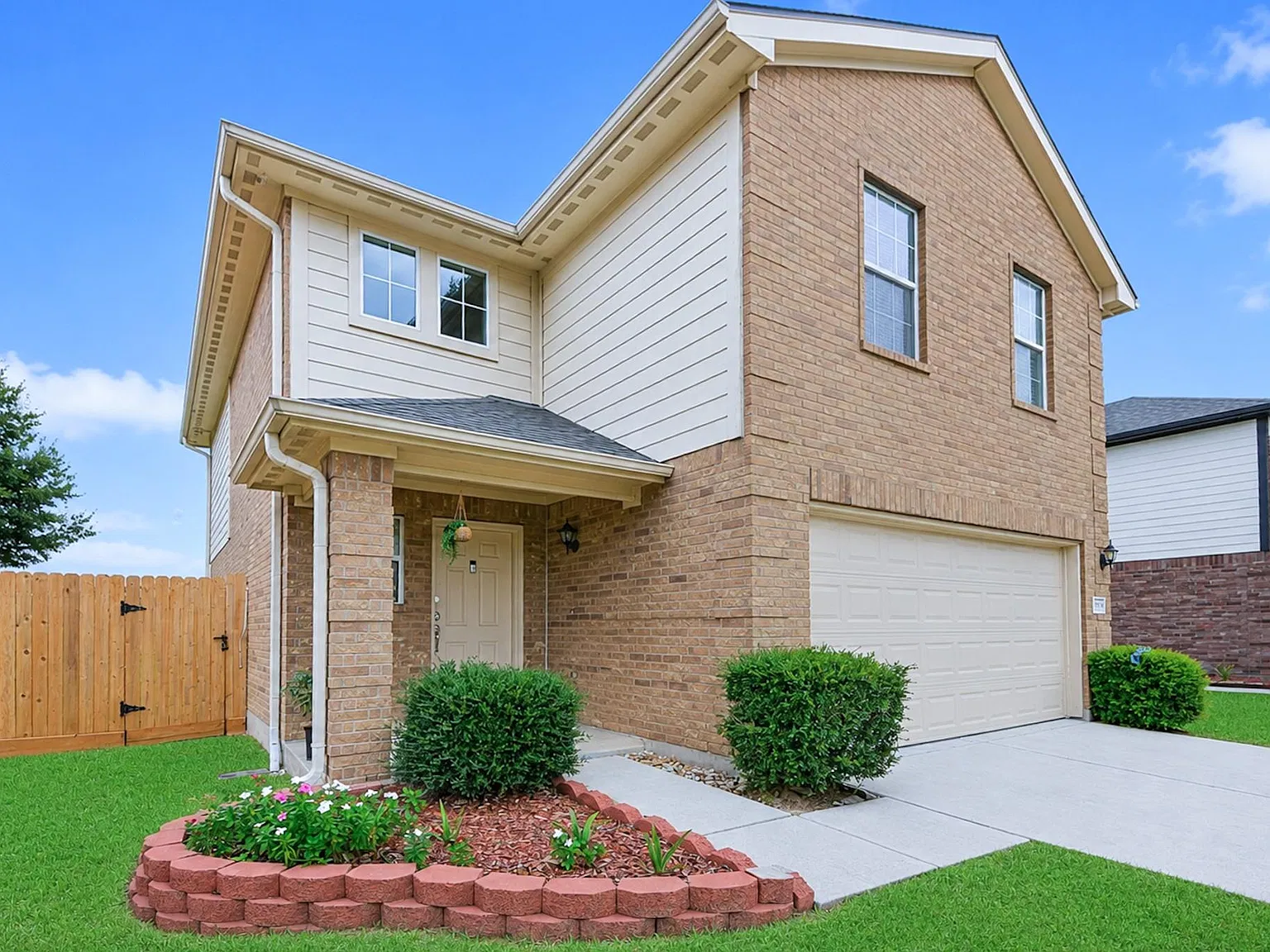 3 bed, 2.5 bath, 1844 sqft, $1,850 — Photo 3