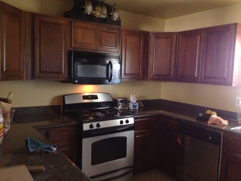 2nd image of 2760 Woodbine St