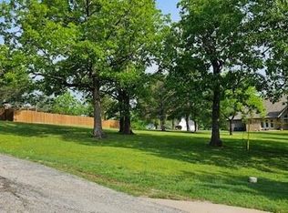 187 Rockpoint Dr, Walnut Shade, MO 65771