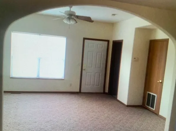 615 Gibbs Ave #12, Mount Vernon, MO 65712