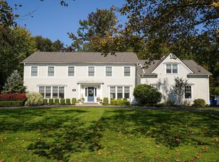 3 Harbor Dr, Rumson, NJ 07760