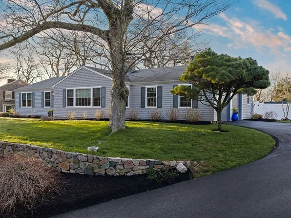 90 Linden Dr, Cohasset, MA 02025
