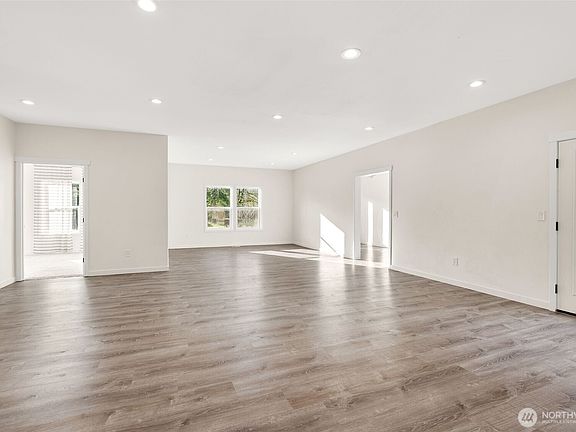 4th image of 210 West Wishkah Road