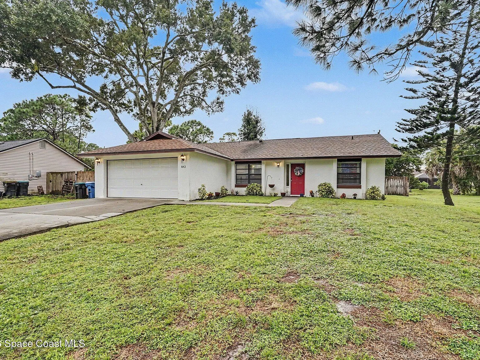 3 bed, 2.0 bath, 1384 sqft, $2,100 — Photo 1
