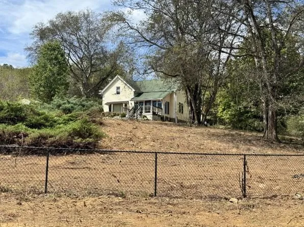 124 Brooks Ln, Pleasant Shade, TN 37145