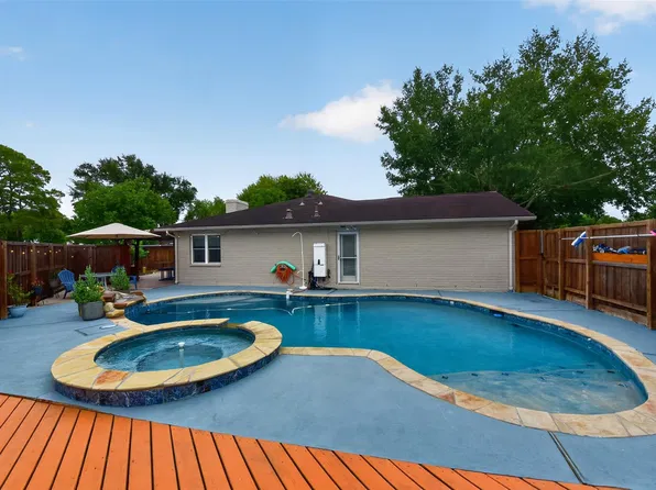1918 Oaklawn St, Sugar Land, TX 77498