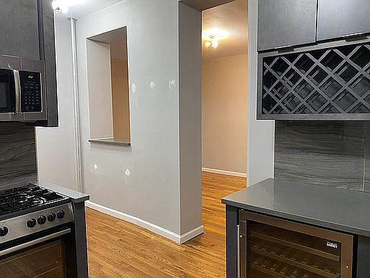 3rd image of 1575 Lexington Ave #7A