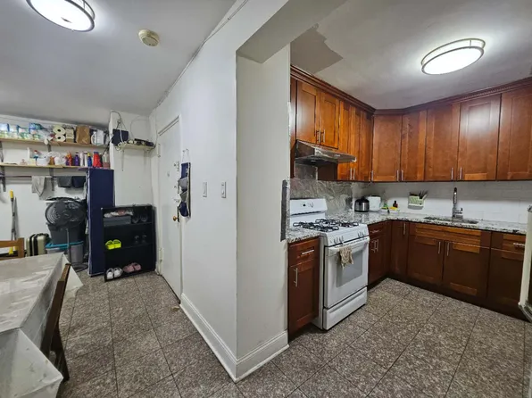 43-43 Kissena Boulevard image 5 of 11