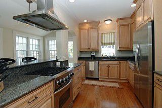 Eat-in Kitchen