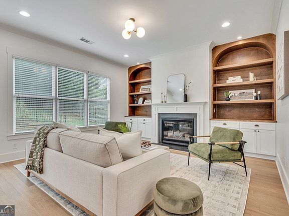 3rd image of 1536 Sylvester Cir