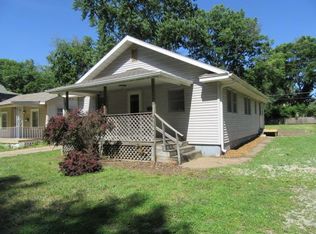 924 SW Macvicar Ave, Topeka, KS 66606