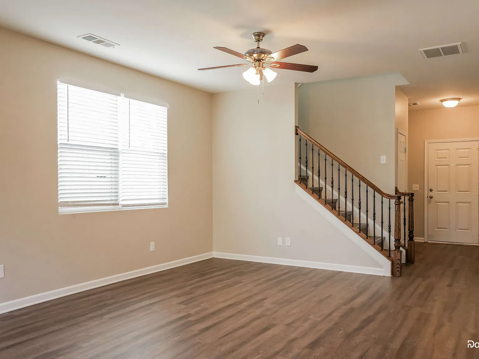 3 bed, 3.0 bath, 1641 sqft, $2,015 — Photo 3
