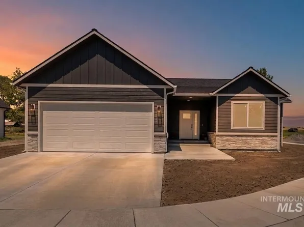 516 Maple Ct, Genesee, ID 83843
