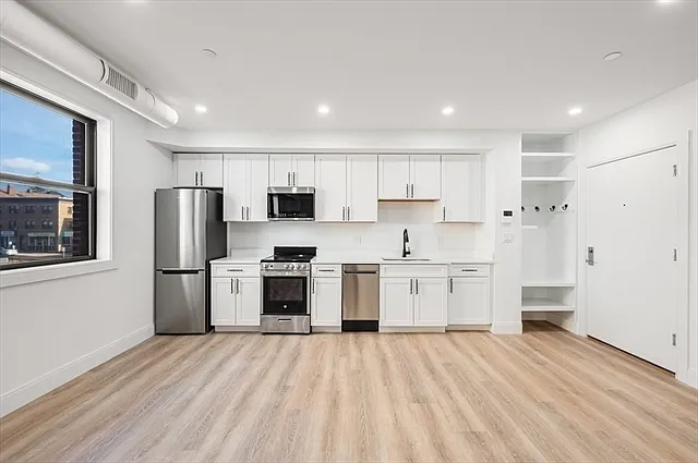 1 bed, 588 sqft, $2,350 — Photo 4