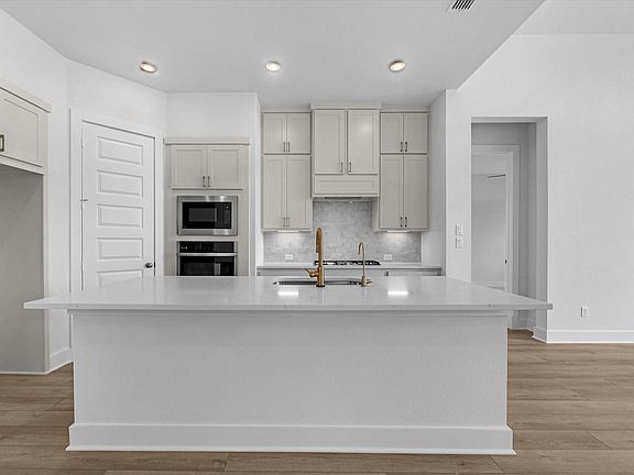 2nd image of 2515 Dovetail Elm Dr