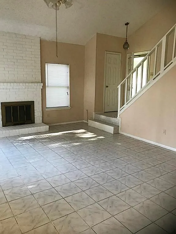 3 bed, 2.5 bath, 1376 sqft, $1,800 — Photo 3