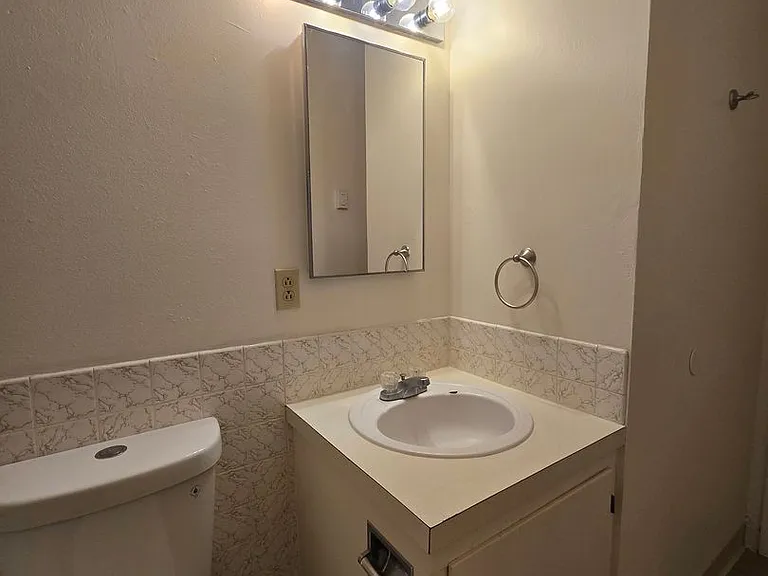 1619 W Pheasant St — Photo 17
