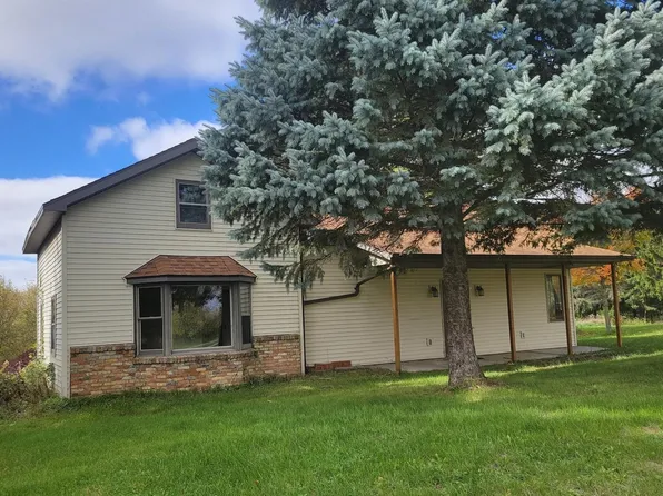 N5403 County Rd E, Iron Ridge, WI 53035