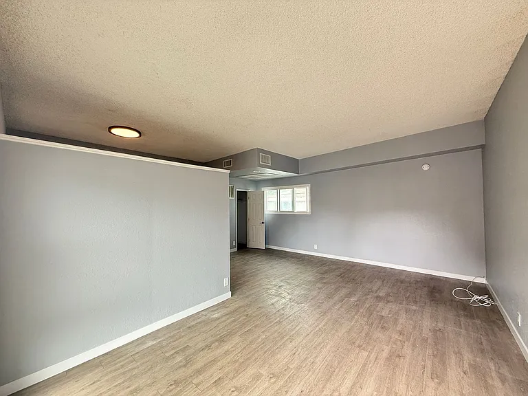 10207 Crenshaw Blvd — Photo 14